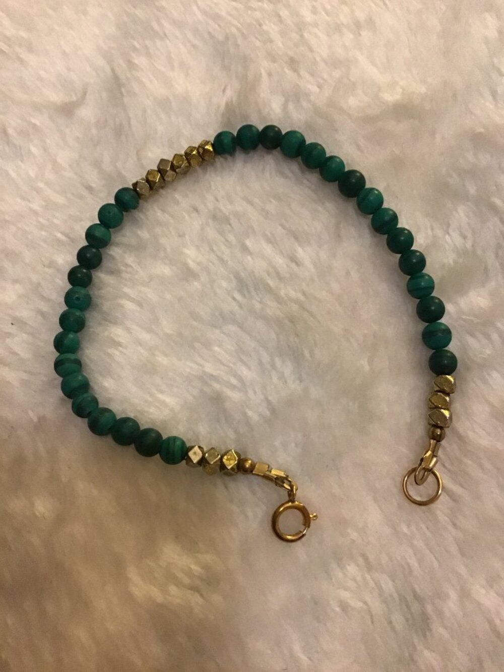 ✨ 2 Bracelet Bundle – Green Beaded & Gold Chain ✨